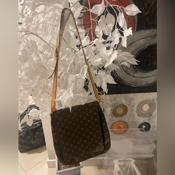 Louis Vuitton Monogram Musette Salsa PM Shoulder Bag - Picture 10 of 11